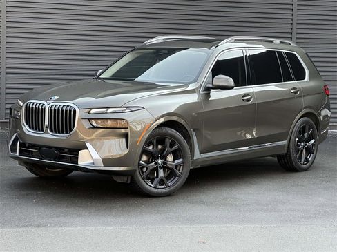 Used 2023 BMW X7 xDrive40i w/ Parking Assistance Package image 1