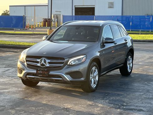 Used 2018 Mercedes-Benz GLC 350e 4MATIC image 3