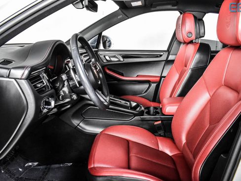 Used 2024 Porsche Macan Base w/ Premium Plus Package image 17