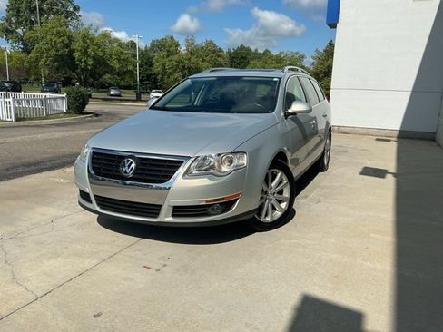 Used 2010 Volkswagen Passat Komfort FWD image 4