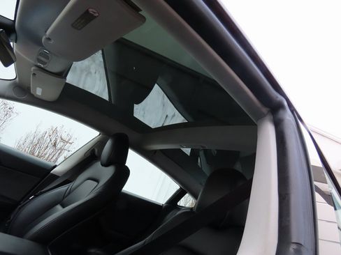 Used 2023 Tesla Model 3 Standard Range image 35