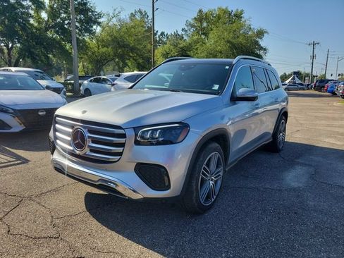 Used 2025 Mercedes-Benz GLS 450 4MATIC image 4