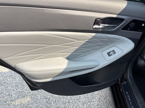 Used 2019 Toyota Avalon Limited FWD image 48