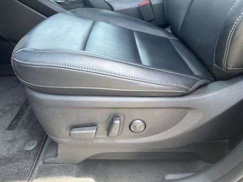 Used 2025 Kia Telluride S FWD image 16