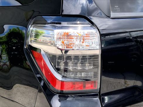 Used 2021 Toyota 4Runner SR5 Premium w/ Moonroof Package RWD image 27