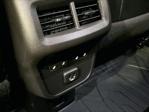 Certified 2024 Chevrolet Equinox Premier image 26