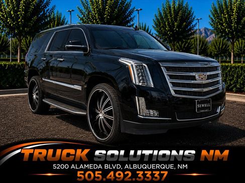Used 2018 Cadillac Escalade Luxury AWD/4WD image 1
