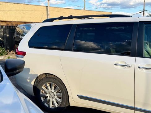 Used 2013 Toyota Sienna Limited w/ Premium Pkg AWD/4WD image 5