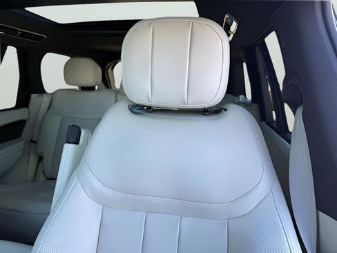 Certified 2024 Land Rover Range Rover SE image 17