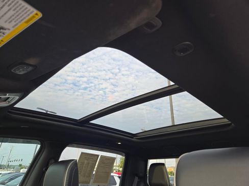 Used 2024 RAM 1500 Laramie AWD/4WD image 29