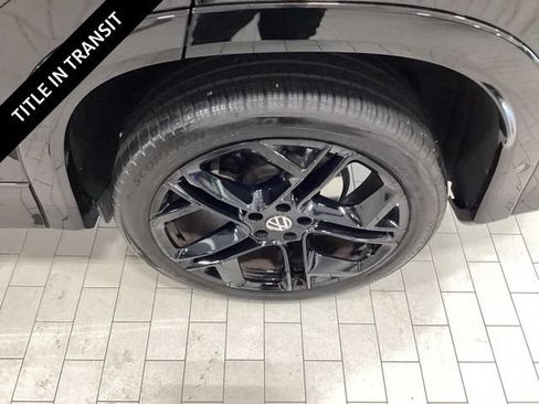 Used 2025 Volkswagen Tiguan SE R-Line AWD/4WD image 21