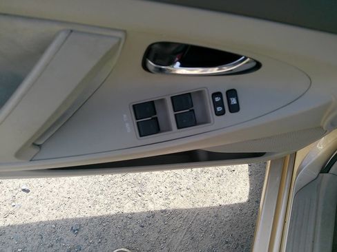 Used 2010 Toyota Camry LE FWD image 22