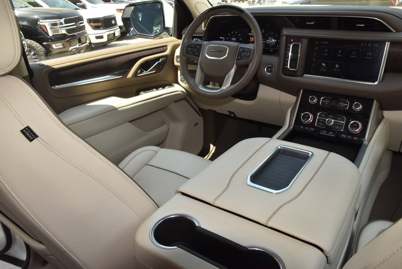 Used 2024 GMC Yukon XL Denali w/ Advanced Technology Package AWD/4WD image 9