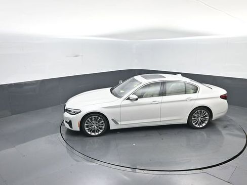 Used 2023 BMW 530i xDrive w/ Premium Package image 19