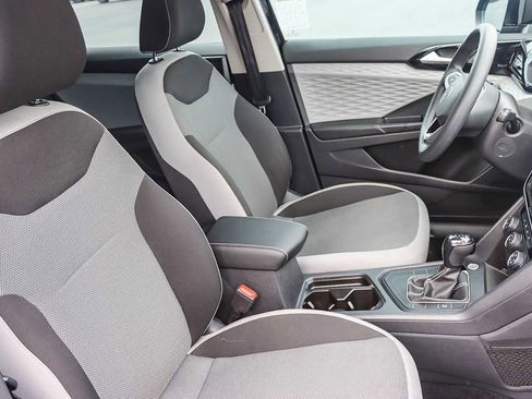 Used 2022 Volkswagen Taos S image 15