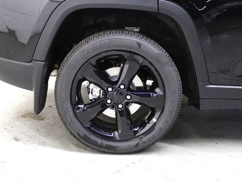 New 2025 Jeep Grand Cherokee Laredo image 34