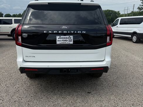 New 2026 Ford Expedition Active RWD image 4