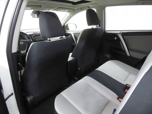 Used 2018 Toyota RAV4 LE image 27