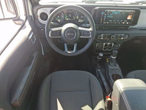 Used 2025 Jeep Wrangler Unlimited Sahara w/ Safety Group image 11