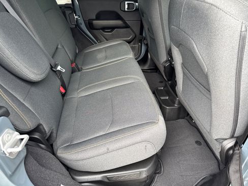 Used 2025 Jeep Wrangler Sahara image 15