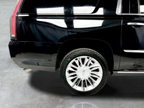 Used 2015 Cadillac Escalade ESV Platinum AWD/4WD image 10