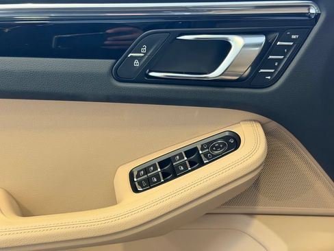 Certified 2026 Porsche Macan AWD/4WD image 14