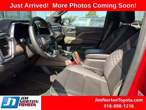 Used 2024 GMC Canyon Denali AWD/4WD image 11