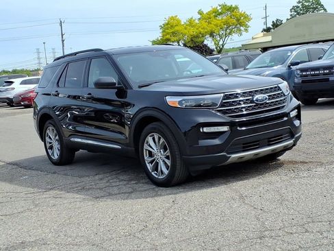 Certified 2023 Ford Explorer XLT w/ Equipment Group 202A AWD/4WD image 7