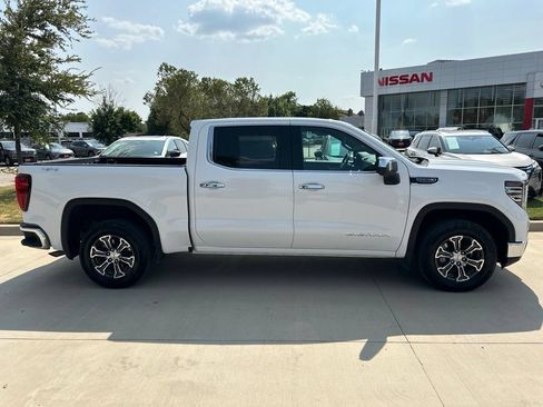 Used 2025 GMC Sierra 1500 SLT AWD/4WD image 5