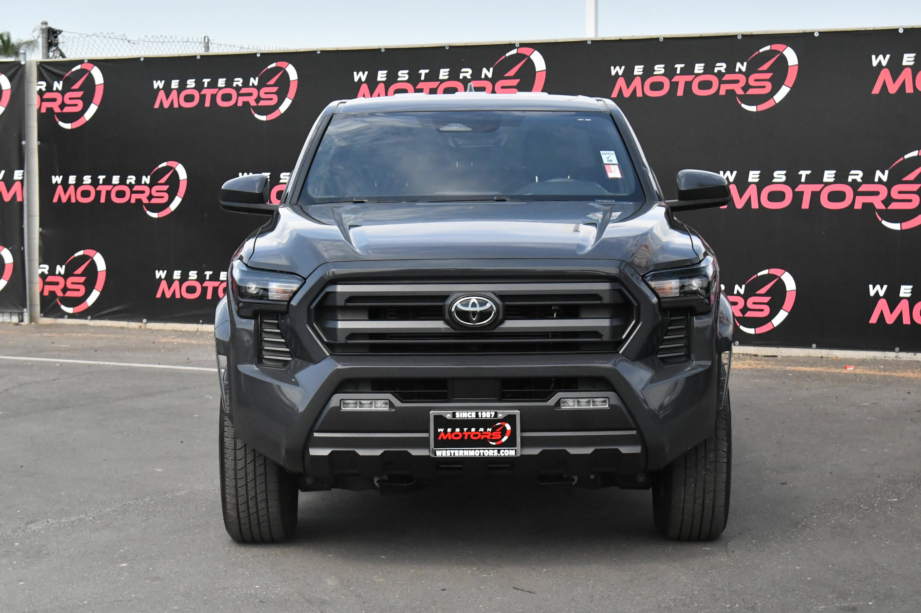 Used 2025 Toyota Tacoma SR5 AWD/4WD image 2