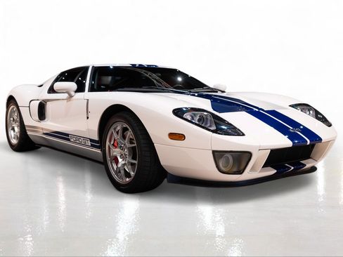 Used 2005 Ford GT RWD image 8