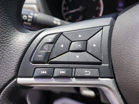 Used 2025 Nissan Altima 2.5 SV FWD image 12