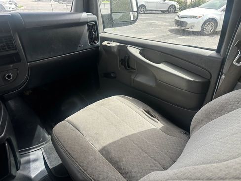 Used 2013 Chevrolet Express 3500 LS image 19