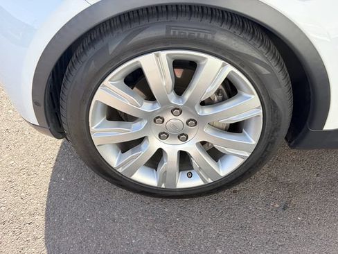 Used 2019 Land Rover Discovery SE AWD/4WD image 4