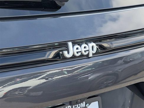 New 2025 Jeep Grand Cherokee Laredo image 6