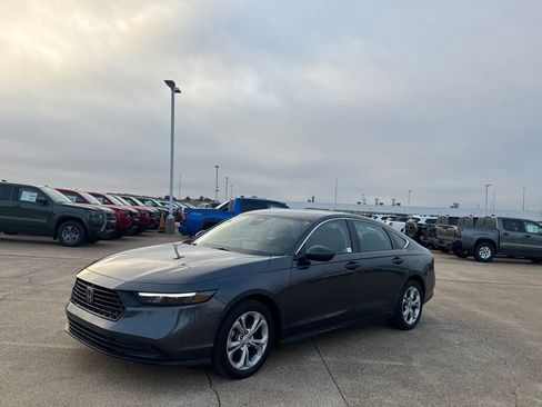 Used 2024 Honda Accord LX image 9