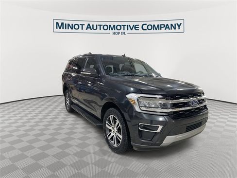Used 2024 Ford Expedition Limited image 2