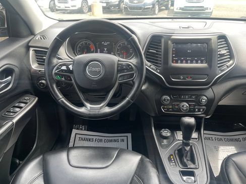 Used 2019 Jeep Cherokee Latitude Plus w/ Comfort/Convenience Group AWD/4WD image 19