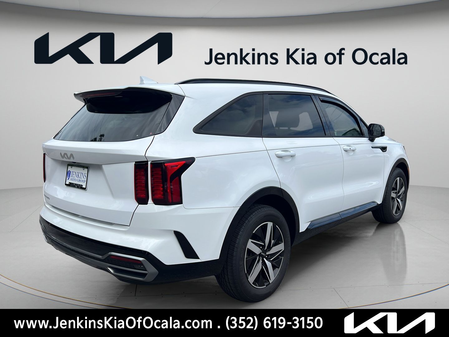 Used 2023 Kia Sorento EX w/ Panoramic Sunroof Package FWD image 3