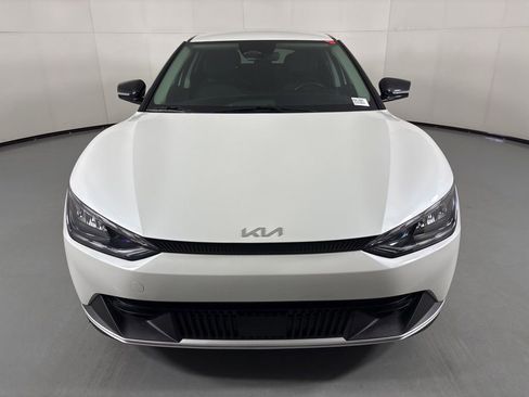 Used 2024 Kia EV6 Light RWD image 3