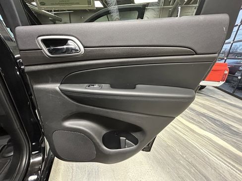 Used 2018 Jeep Grand Cherokee Altitude image 41