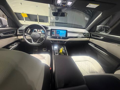 Used 2024 Volkswagen Atlas Cross Sport SEL Premium R-Line image 20