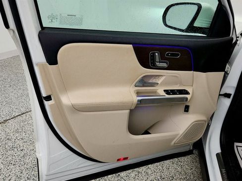 Used 2023 Mercedes-Benz GLB 250 4MATIC w/ Premium Package image 10