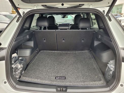 New 2026 Volkswagen Tiguan SE R-Line FWD image 19