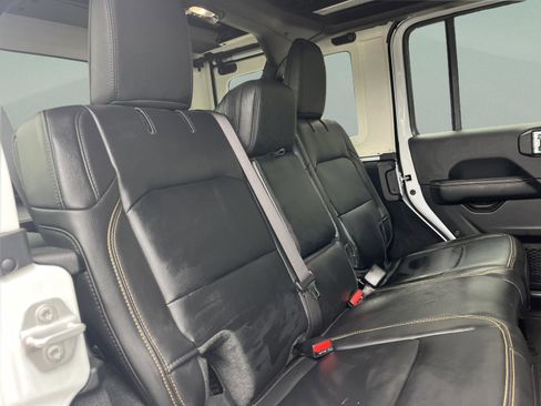 Used 2024 Jeep Wrangler Unlimited Sahara w/ Technology Group AWD/4WD image 45