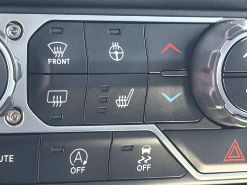 Used 2025 Jeep Wrangler Unlimited Rubicon w/ Safety Group AWD/4WD image 15