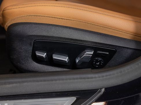 Used 2019 BMW M550i xDrive AWD/4WD image 16