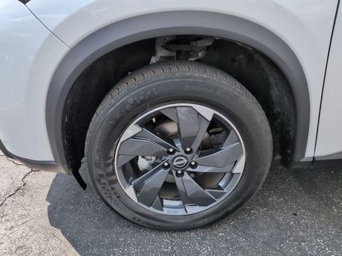 Used 2025 Nissan Rogue SV AWD/4WD image 12
