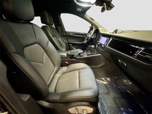 Used 2022 Porsche Macan image 34