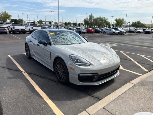 Used 2021 Porsche Panamera RWD image 3